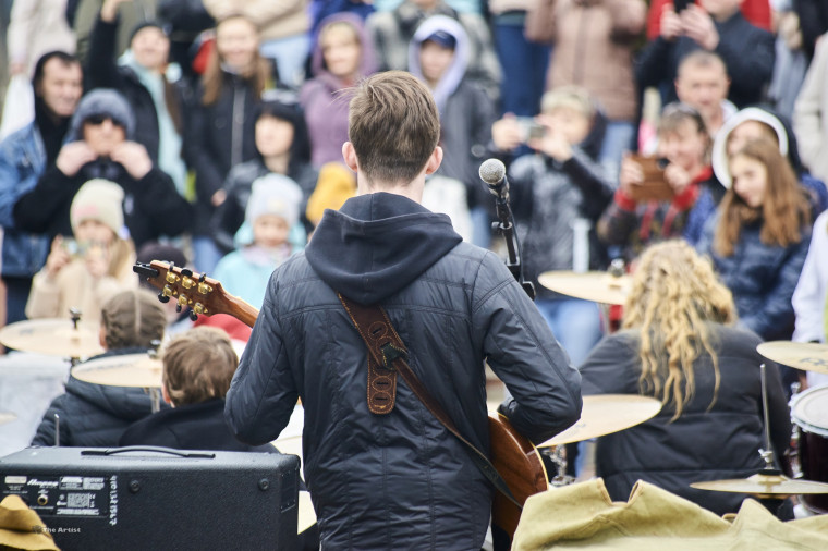В арт-сквере стартовал летний музыкальный сезон.