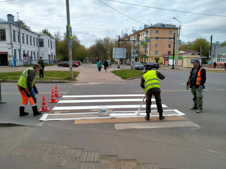 В Иванове ведутся работы по обновлению разметки пешеходных переходов.
