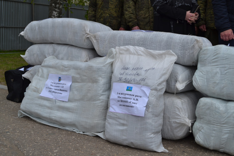 Очередную партию гуманитарной помощи передали бойцам в зону СВО.