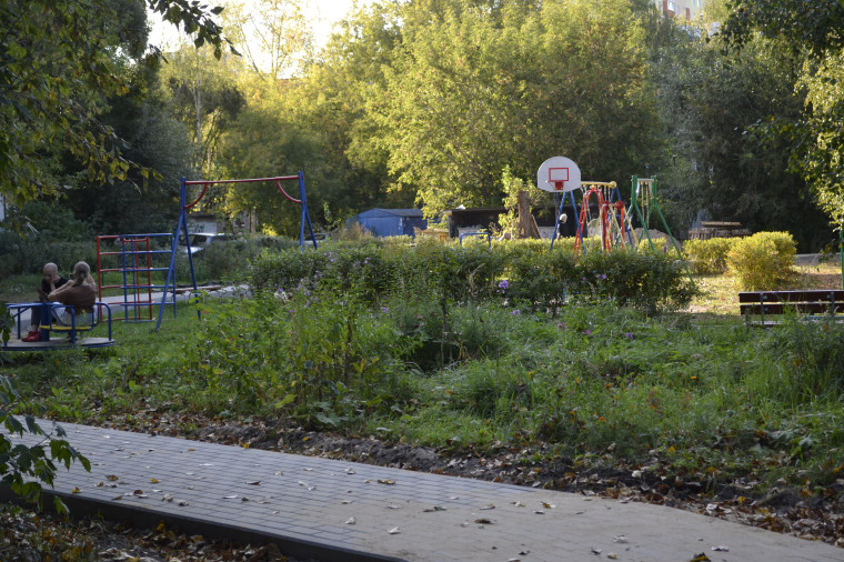 На улице Ташкентская строят карманный парк «Листок».