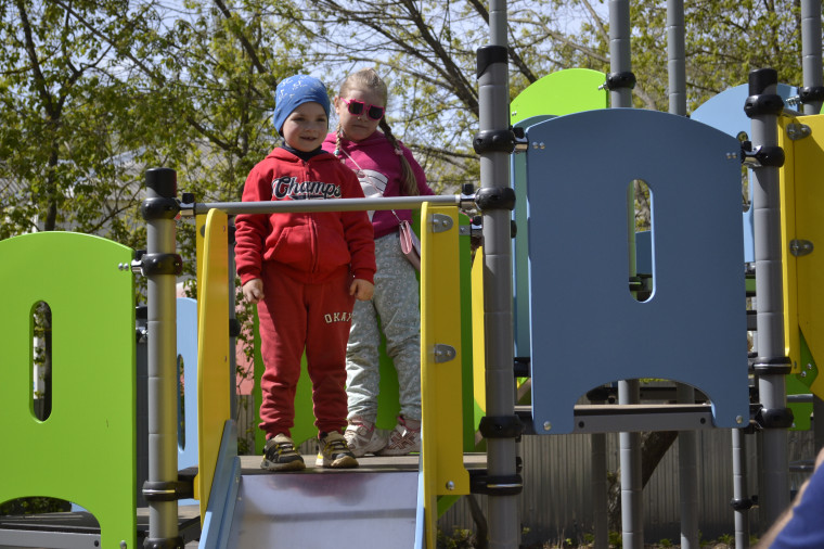 На Динамовской улице построили детскую площадку «Степашка».