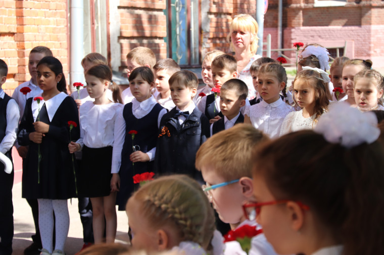 В школе № 26 отметили 105 лет со дня рождения поэта-фронтовика Николая Майорова.