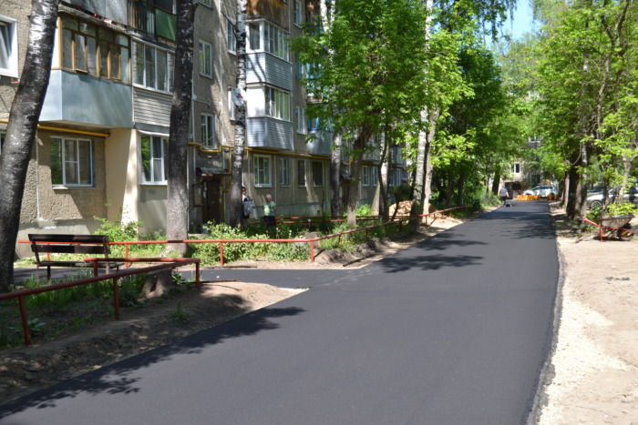 Завершается ремонт двора дома №68 на проспекте Строителей.