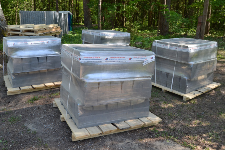 В парке им. Революции 1905 года продолжается благоустройство центральной аллеи.