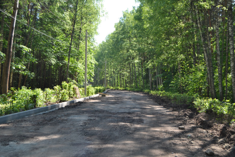 В парке им. Революции 1905 года продолжается благоустройство центральной аллеи.