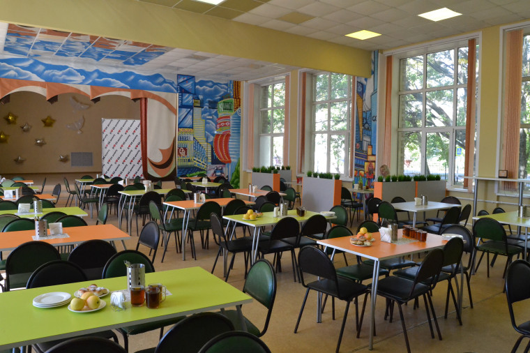 В столовой 66-й школы реализован проект по обустройству городского кафе.