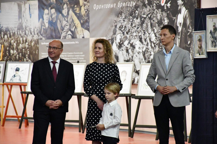 В Иванове открылась выставка портретов «Мой Герой», посвященная участникам СВО.