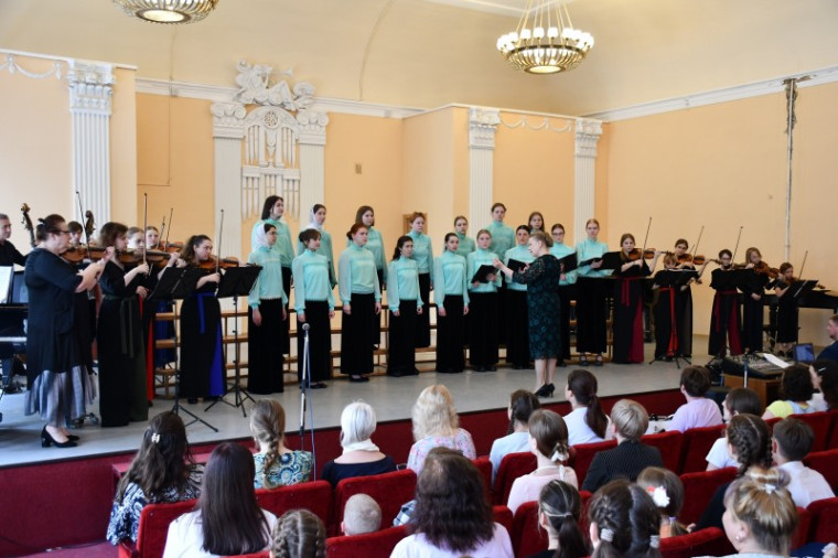 В Иванове пошла церемония закрытия XXIII областного фестиваля детского творчества «Светлый праздник», посвященного празднику Воскресения Христова.