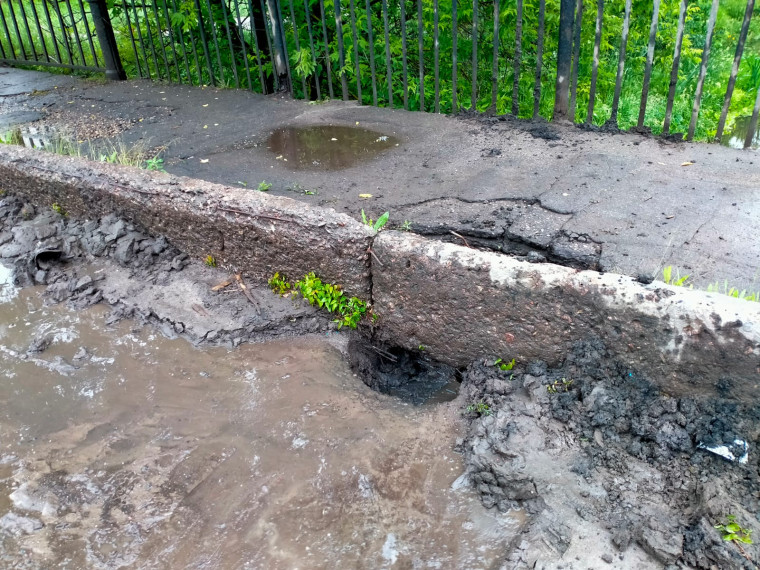 В Иванове откачивают воду с улиц и прочищают дождеприёмники.