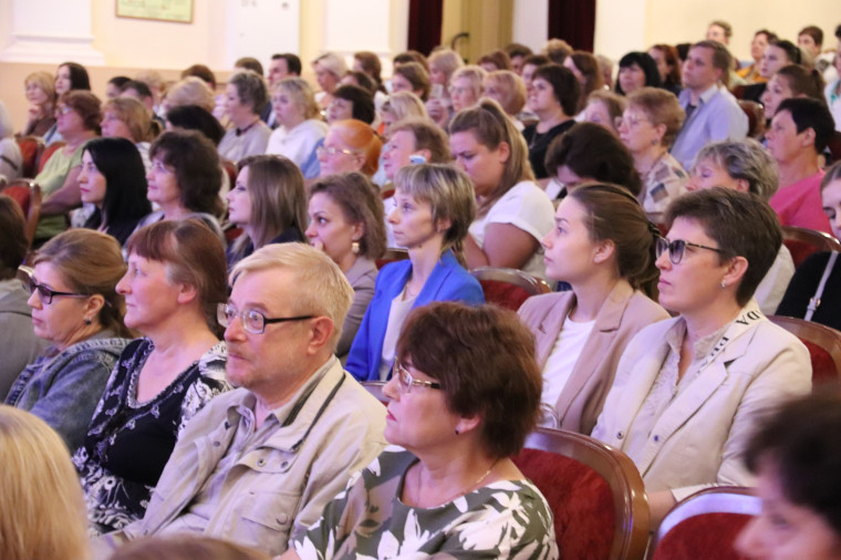 В преддверии профессионального праздника в Иванове чествовали медицинских работников.