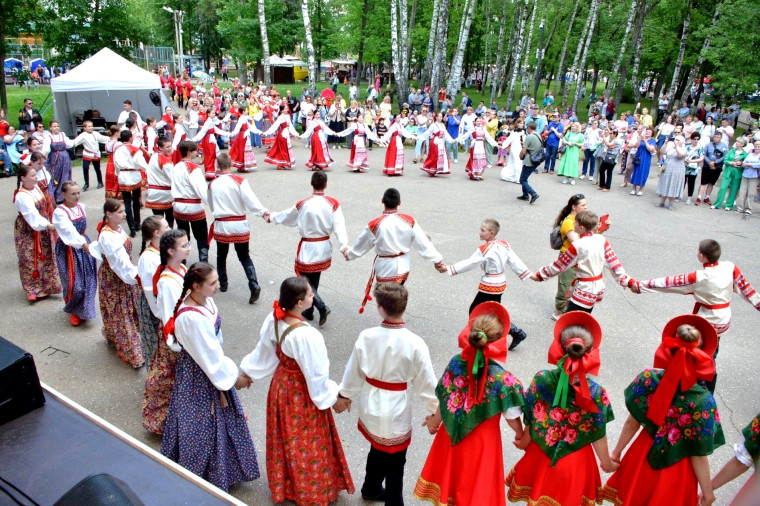 На фестивале «Губернский разгуляй» слепили 10000 пельменей.