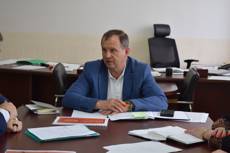 Александр Шаботинский обсудил с энергетиками подготовку к зиме.