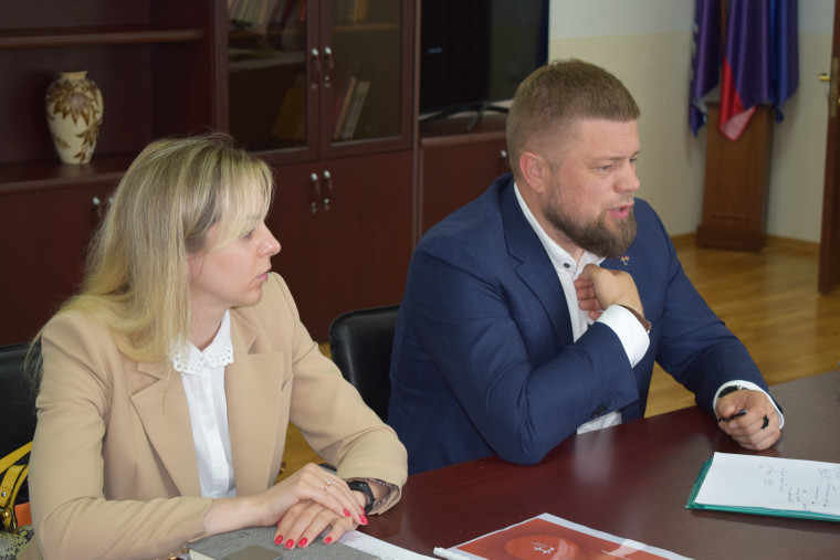 Александр Шаботинский обсудил с энергетиками подготовку к зиме.