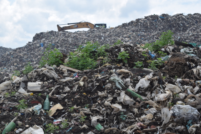 Александр Шаботинский создал штаб по ликвидации горения на полигоне ТБО «Залесье».