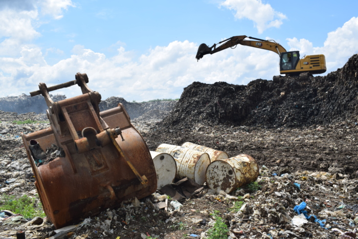 Александр Шаботинский создал штаб по ликвидации горения на полигоне ТБО «Залесье».