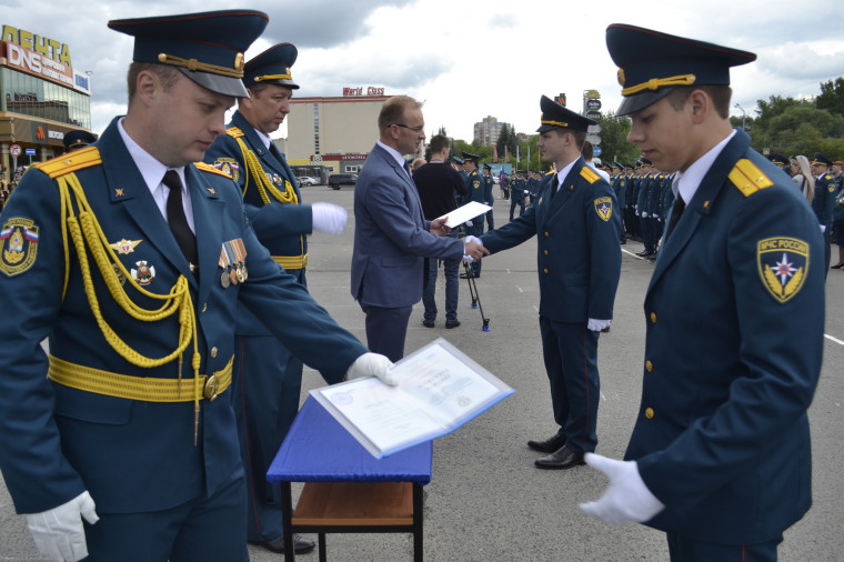 Состоялась торжественная церемония 54-го выпуска специалистов Ивановской пожарно-спасательной академии.