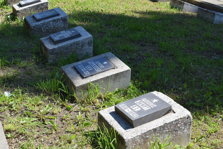 На кладбище в Балино перенесли мемориальные таблички воинов ближе к мемориалу Победы.