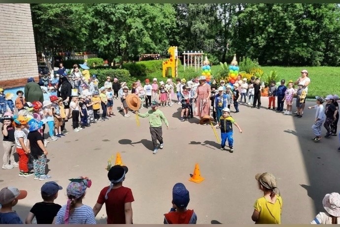 В детском саду №50 города Иванова прошел «Фестиваль панамок и шляпок».