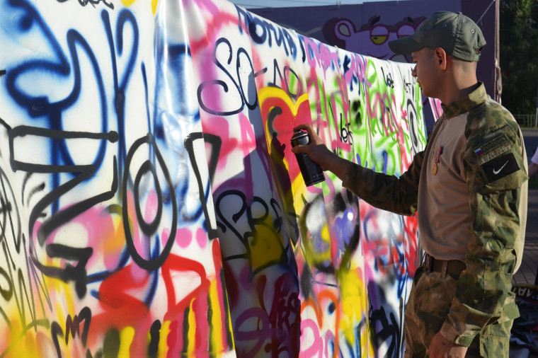 В областном центре состоялся стрит-арт фестиваль «Полотно».