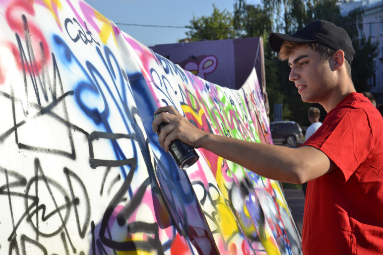 В областном центре состоялся стрит-арт фестиваль «Полотно».