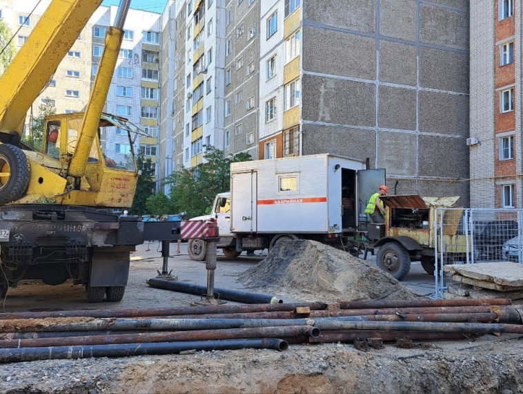 АО «Ивгортеплоэнерго» ведет капитальный ремонт участок теплосети на пересечении проспекта Текстильщиков и улицы Маршала Василевского.