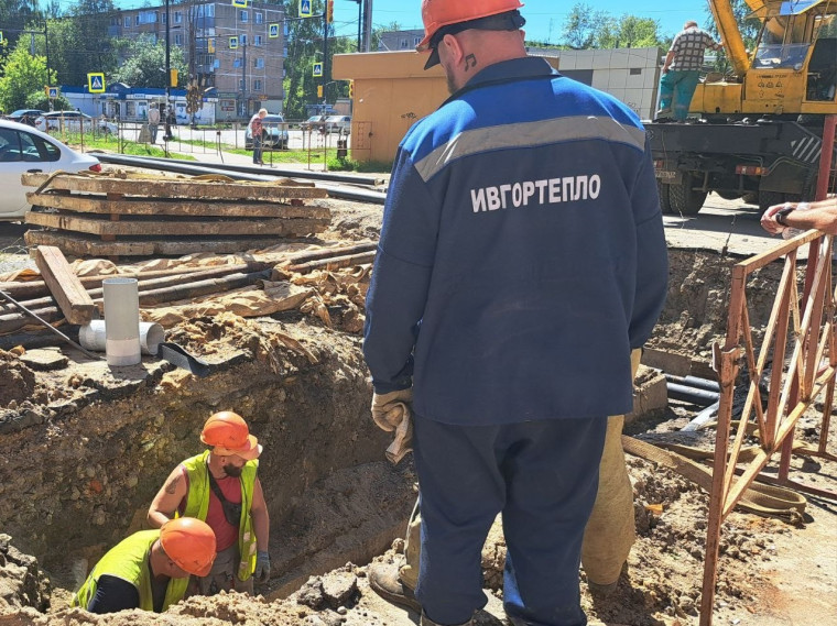 АО «Ивгортеплоэнерго» ведет капитальный ремонт участок теплосети на пересечении проспекта Текстильщиков и улицы Маршала Василевского.