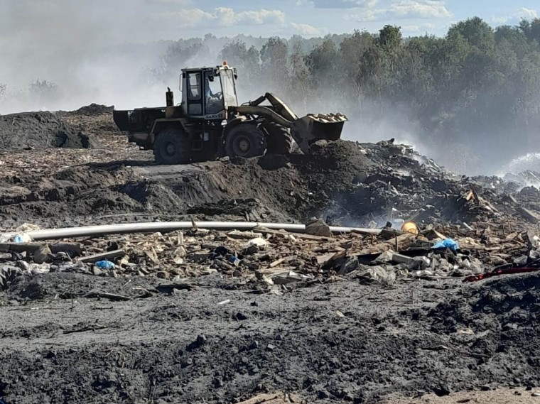 На полигоне «Залесье» идет ликвидация очагов тления.