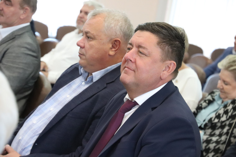 Владимир Шарыпов встретился депутатами Ивановской областной Думы.
