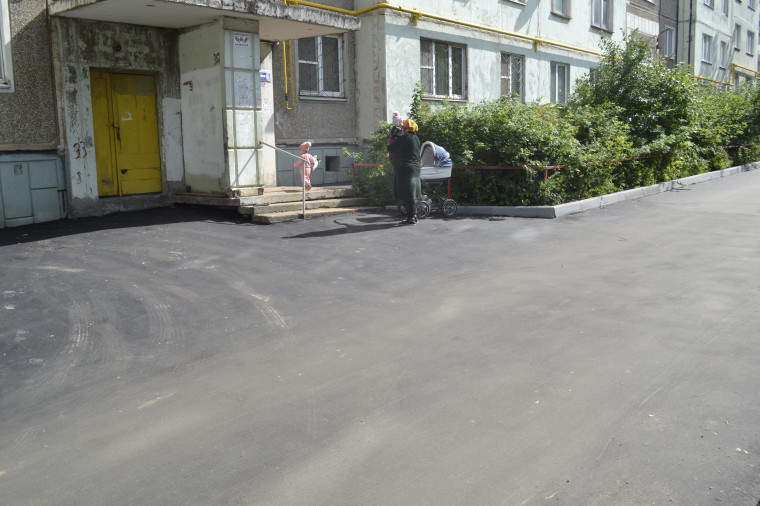 «ЗаМЕЧТАтельный двор» на ул. Черниковых получил безопасную дорогу.