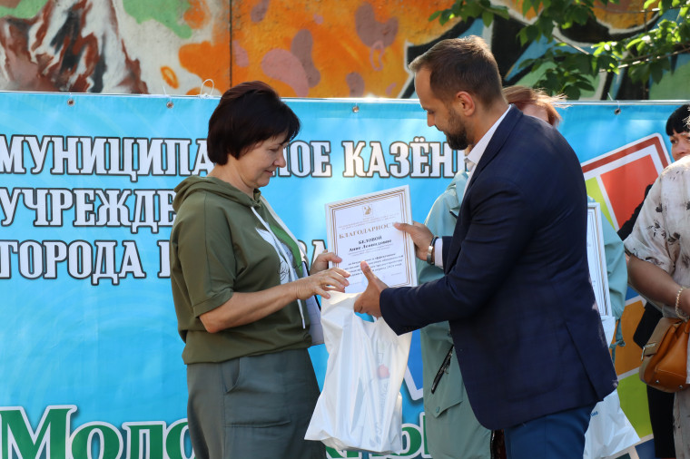 В Иванове завершилась летняя подростковая трудовая кампания.