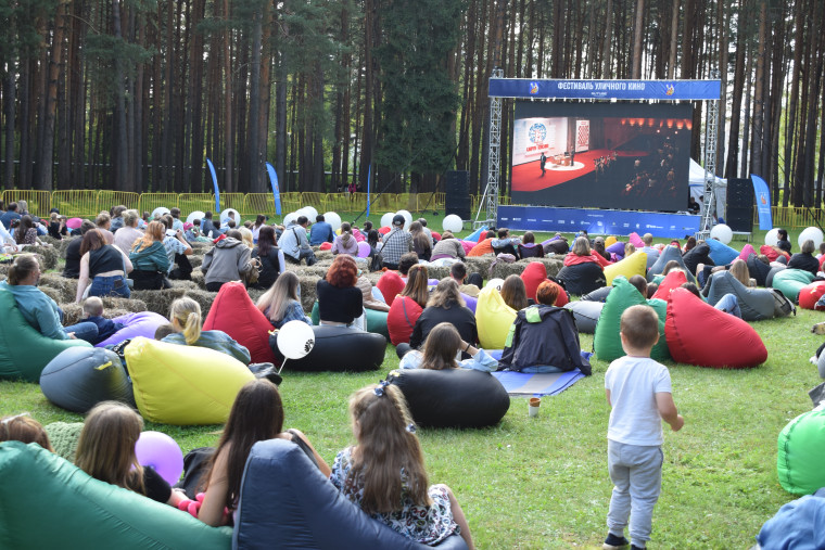 Около 3 тысяч ивановцев побывали на открытых кинопоказах фестиваля уличного кино.