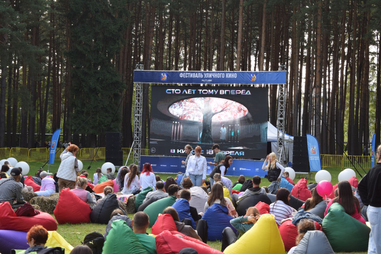 Около 3 тысяч ивановцев побывали на открытых кинопоказах фестиваля уличного кино.
