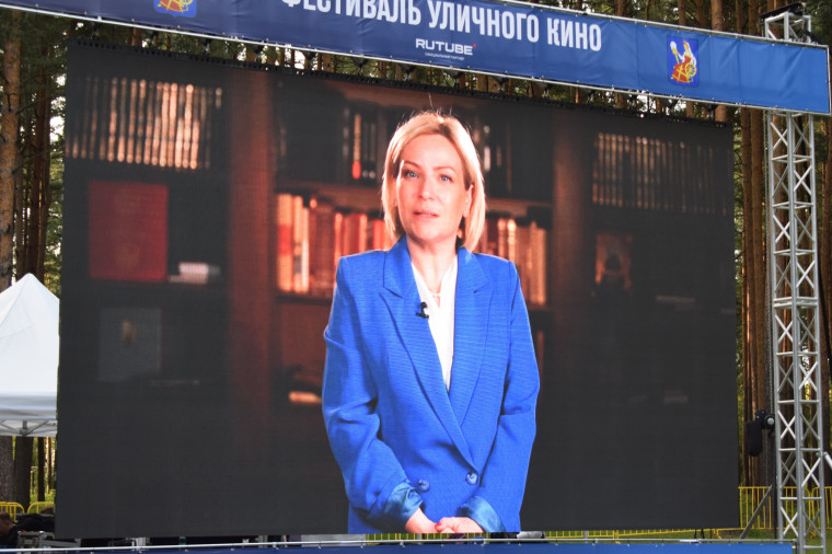 Около 3 тысяч ивановцев побывали на открытых кинопоказах фестиваля уличного кино.