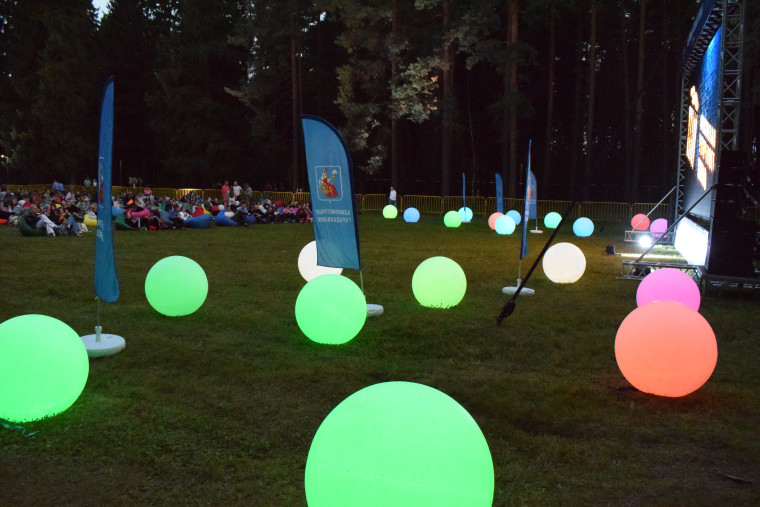 Около 3 тысяч ивановцев побывали на открытых кинопоказах фестиваля уличного кино.