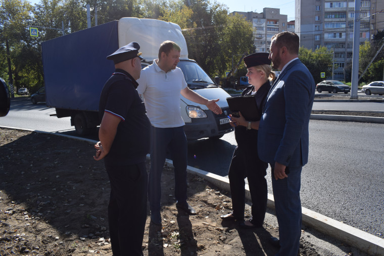 Представители общественности и Госавтоинспекции проанализировали  организацию дорожного движения на улице Спартака.