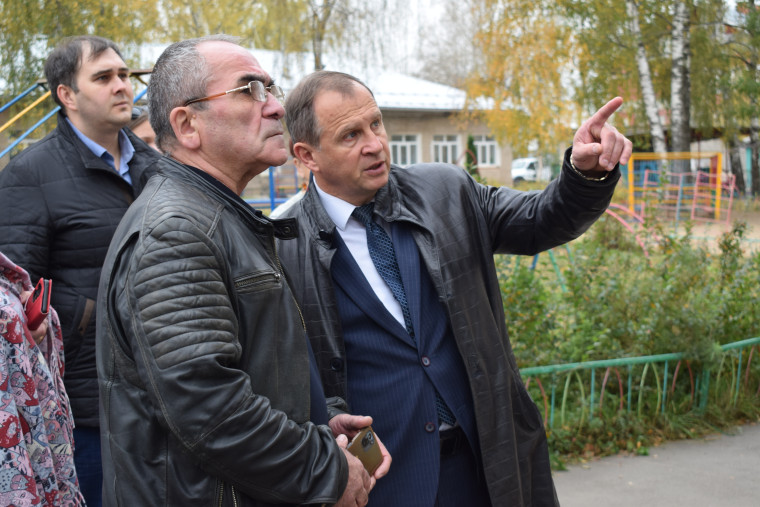 Александр Шаботинский проверил подключение к теплу учреждений образования.