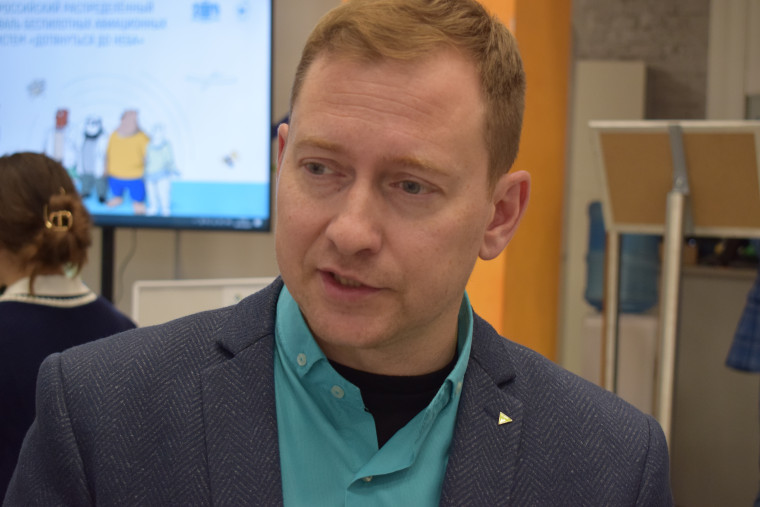 Глава города Иванова Александр Шаботинский посетил фестиваль беспилотной авиации.