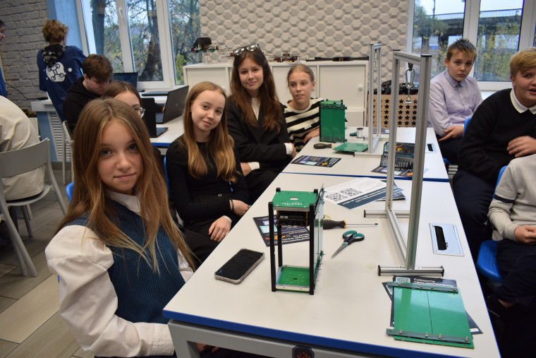 Глава города Иванова Александр Шаботинский посетил фестиваль беспилотной авиации.