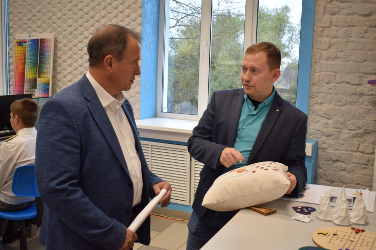 Глава города Иванова Александр Шаботинский посетил фестиваль беспилотной авиации.