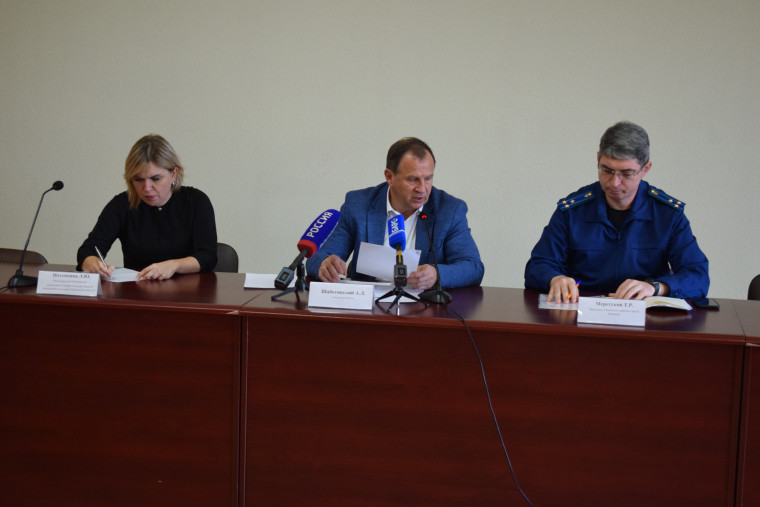 В мэрии прошло совещание с управляющими компаниями.