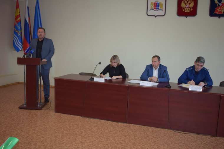 В мэрии прошло совещание с управляющими компаниями.