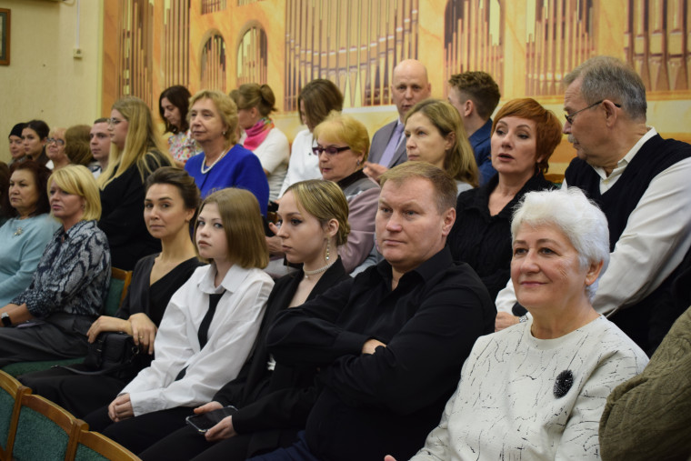 На первом эстет-салоне «Дворцовые встречи» состоялся баттл пианистов.