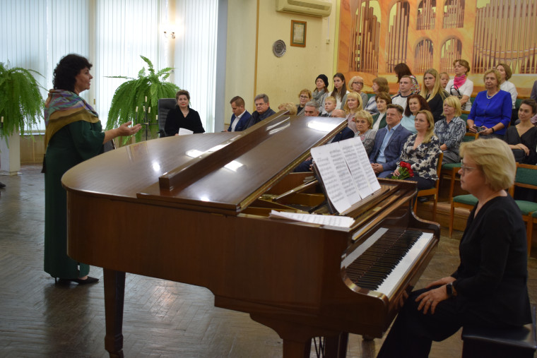 На первом эстет-салоне «Дворцовые встречи» состоялся баттл пианистов.