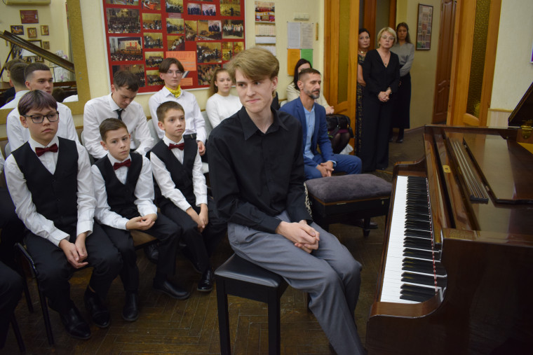 На первом эстет-салоне «Дворцовые встречи» состоялся баттл пианистов.