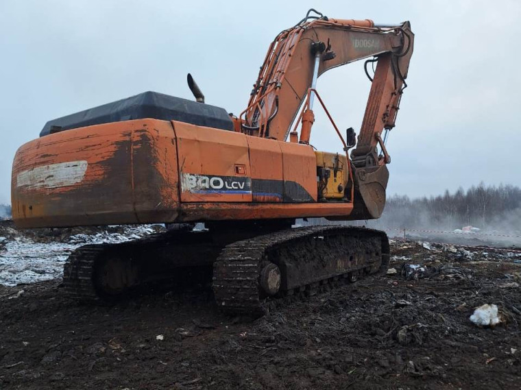 На полигоне «Залесье» ликвидируют очаг тления  на  глубине свыше 10 метров.