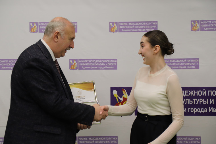 В Иванове вручили награды за успехи в области реализации молодежной политики.