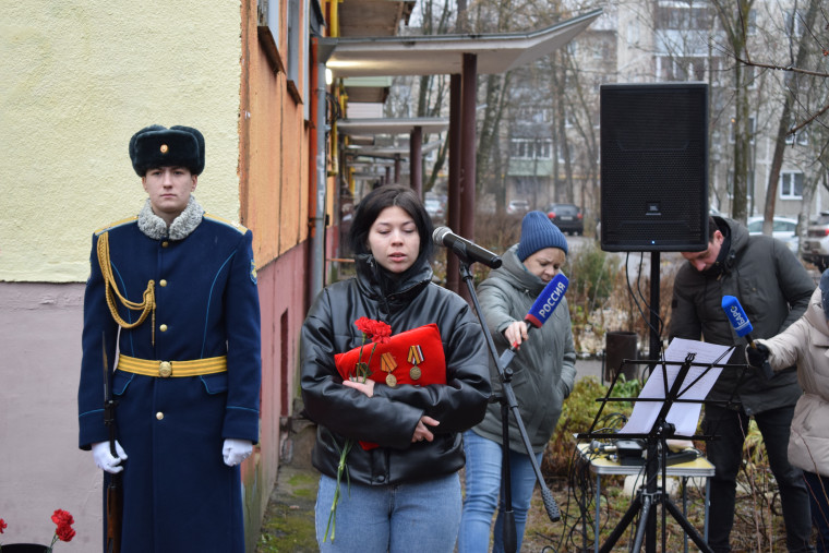 В областном центре на  улице Любимова установили мемориальную доску Максиму Шендрику.