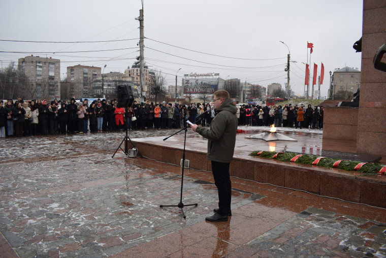 В День Неизвестного солдата в областном центре прошла молодежная акция памяти.