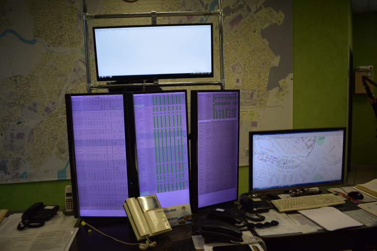 Александр Шаботинский проверил теплоснабжение многоквартирного дома на улице Поселковой.