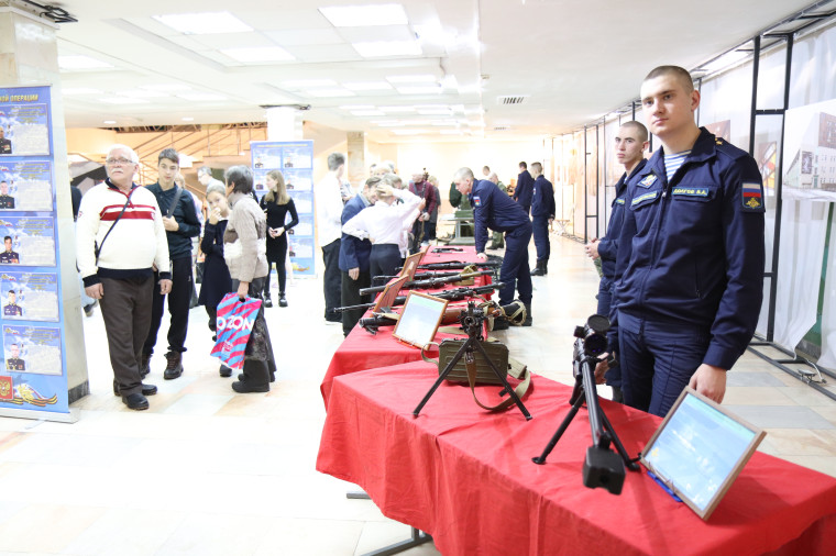 Александр Шаботинский поздравил ивановцев с Днем Героев Отечества.